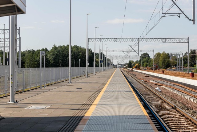 Mieszkańcy Dąbrowy Chełmińskiej będą mieli łatwiejszy dostęp do kolei. A wszystko dzięki budowie nowego przystanku kolejowego, która ma ruszyć już niebawem. Inwestycja wsparta zostanie środkami z rządowego programu, którego celem jest przeciw działanie wykluczeniu komunikacyjnemu