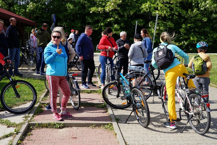 Majówka Rowerowa w gminie Kazimierza Wielka pojechała zmienioną trasą. Ale wyprawa była równie udana, jak poprzednie. Zobaczcie zdjęcia