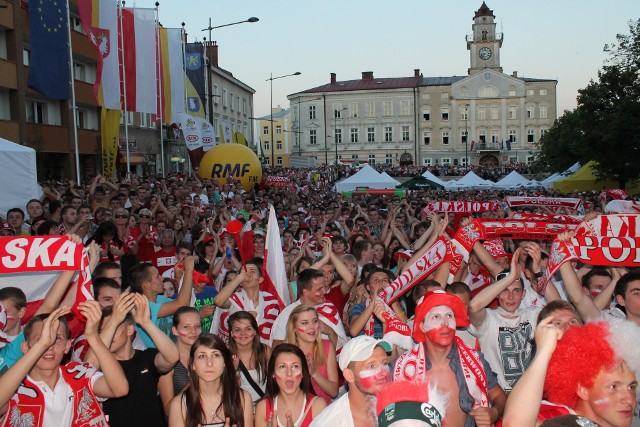 Stefa Kibica będzie funkcjonowała na Rynku przez miesiąc. Codziennie będzie tu można oglądać mecze mundialu. Te z reprezentacją Polski na telebimach. Wszystkiemu towarzyszyć będą atrakcje dla dzieci.