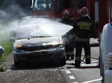 Pożar samochodu na drodze między Sokółką a Kuźnicą (zdjęcia)