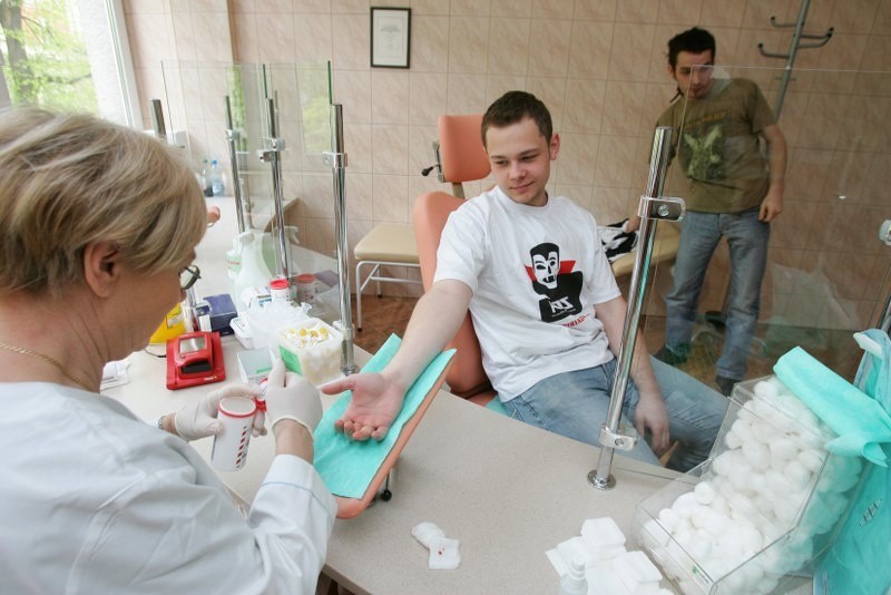 Wampiriada
Wampiriada - studenci ze Szczecina oddają krew.
