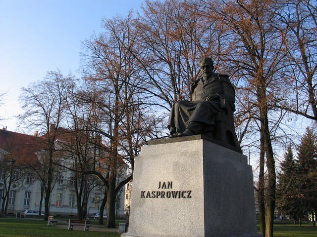 Pomnik kujawskiego wieszcza Jana Kasprowicza w Inowrocławiu