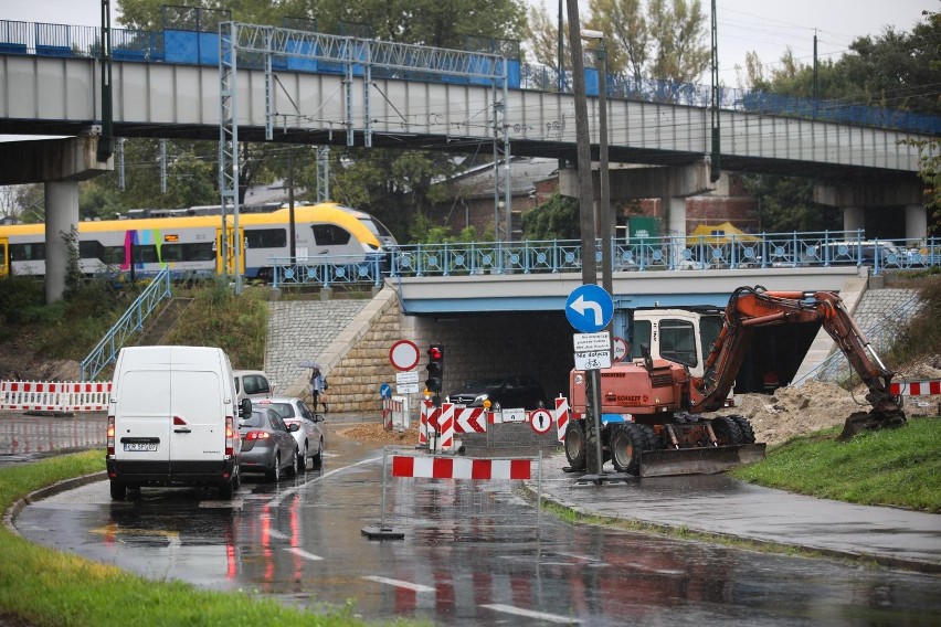 Kolejny raz przesunięto termin otwarcia drogi pod wiaduktem...