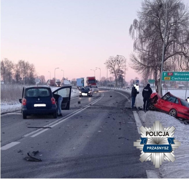 Wypadek w Rembielinie na DK 57. Do zdarzenia z udziałem 2 aut doszło 9.01.2024