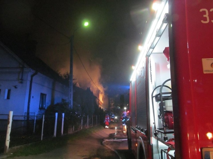 Pożar w Czechowicach-Dziedzicach wybuchł w nocy. Ewakuowano...
