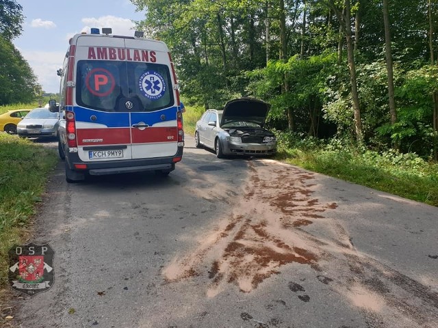 Doszło tu do czołowego zderzenia dwóch osobówek