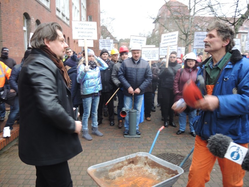 Piotr Misiło strącił kask stoczniowcowi? Poseł: "Ja tylko poprawiałem..." [WIDEO, ZDJĘCIA]