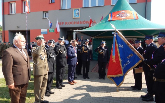 Uroczystości z okazji Gminnego Dnia Strażaka odbyły się w poniedziałek, 10 czerwca, przy remizie Ochotniczej Straży Pożarnej w Kochanówce.