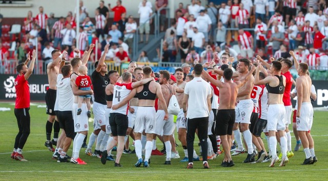 Przed inauguracją Fortuna 1 Ligi postanowiliśmy na moment wejść w buty trenera Szymona Grabowskiego i wytypować skład Apklan Resovii na mecz z Puszczą w Niepołomicach. Czy nam się udało?ZOBACZ TAKŻE - Szymon Grabowski, trener Apklan Resovii po awansie do Fortuna 1 Ligi: