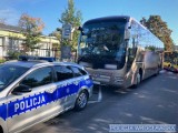 Kierowca szkolnej wycieczki pod wpływem alkoholu. Policja zatrzymała go zanim do autobusu wsiadły dzieci