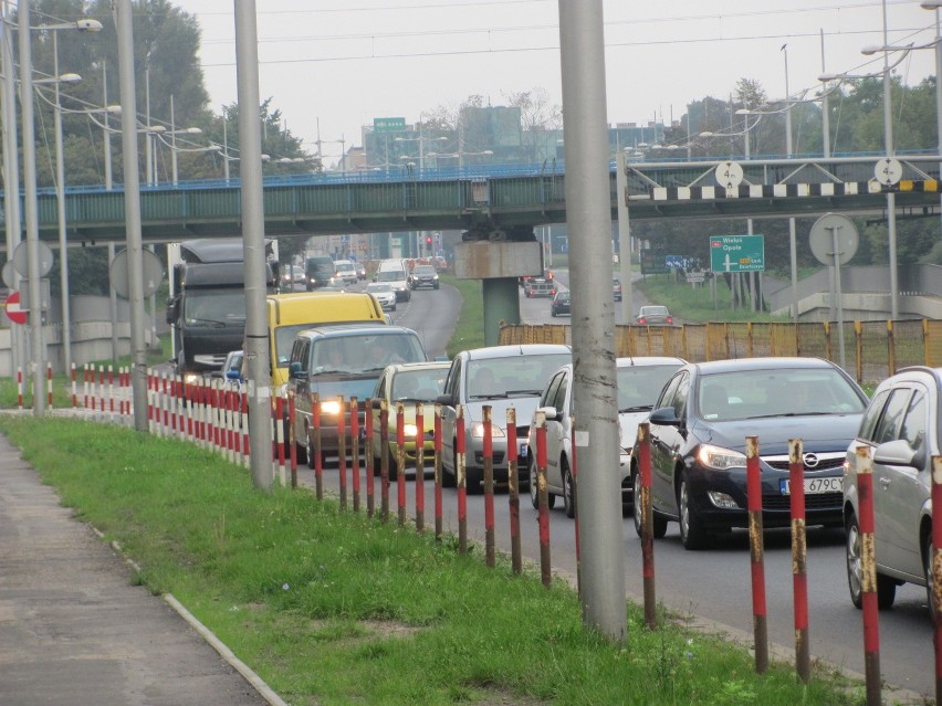 Ogromne korki w Częstochowie. Zobacz, co się stało po zamknięciu wjazdu na DK1 [ZDJĘCIA]