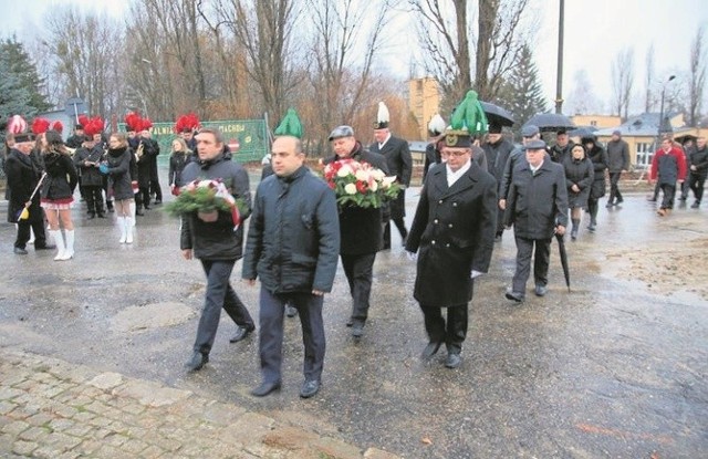 W obchodach wzięły udział liczne delegacje środowisk góniczych. Nie zabrakło także przedstawicieli władz Tarnobrzega