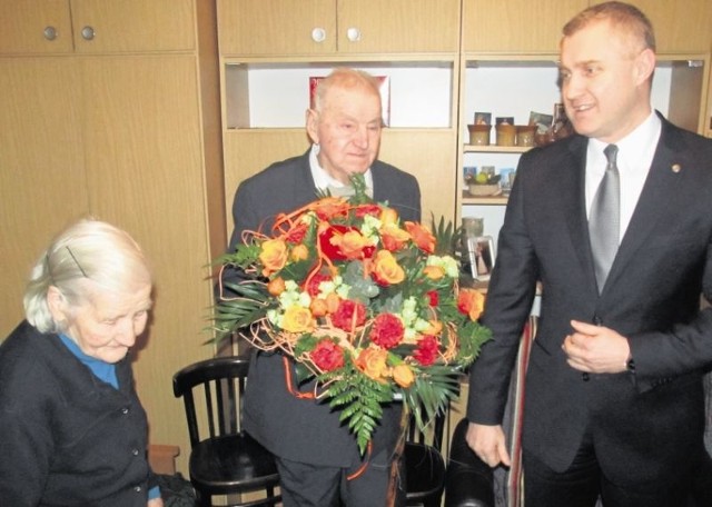 Artur Brzóska, prezes KRUS odwiedził w minionym tygodniu kończącego 100 lat Wincentego Matyskiela