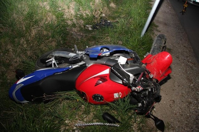 29-latek, który miał wypadek pod Przysucha, nie miał prawa prowadzić motocyklu.
