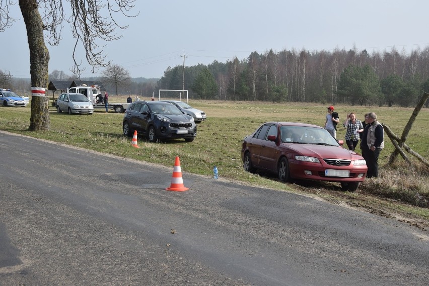 Wypadek w Miszewie w gminie Trzebielino. Dwie osoby ranne (FOTO)