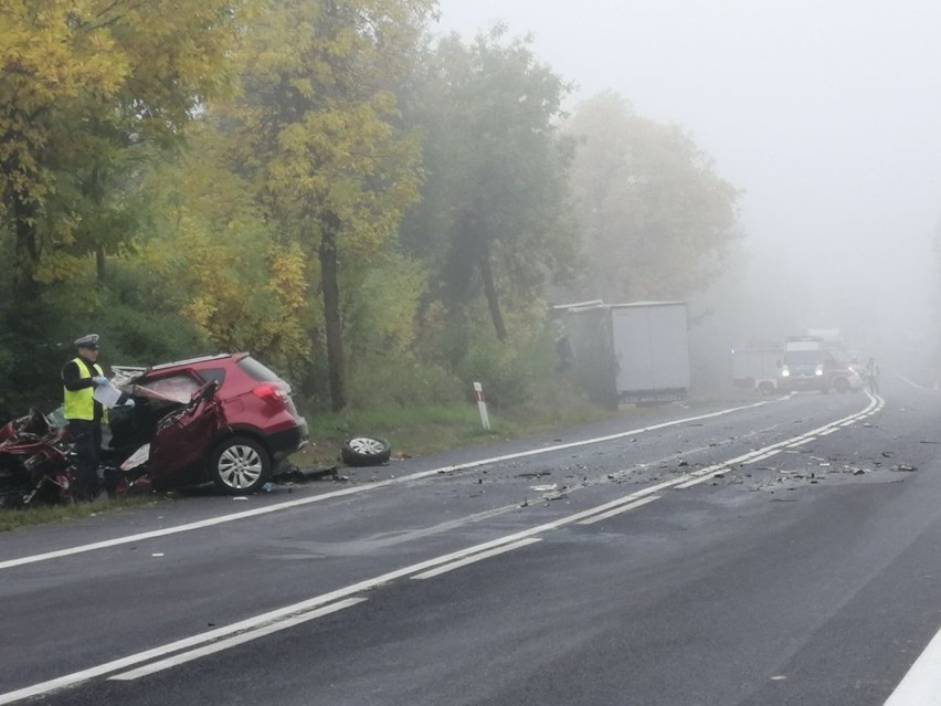 We wtorek rano na trasie Dk78 zderzyły się dwa samochody....