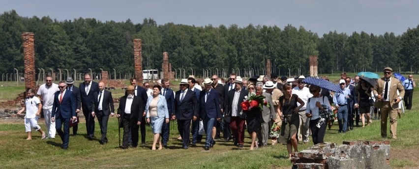 Główne uroczystości upamiętniające odbyły się na terenie...