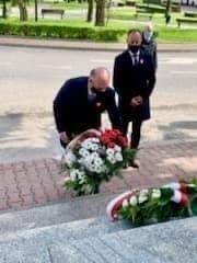 Minister Piotr Wawrzyk 3 maja gościł w Działoszycach. Hołd przy pomniku i pieniądze na żłobek [ZDJĘCIA] 