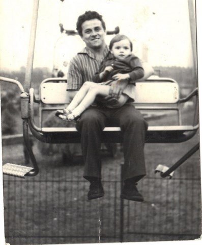 Beata Kośnik: Zdjęcie zrobione na "Elce" ok. 40 lat temu. Na zdjęciu ja z moim Ojcem.