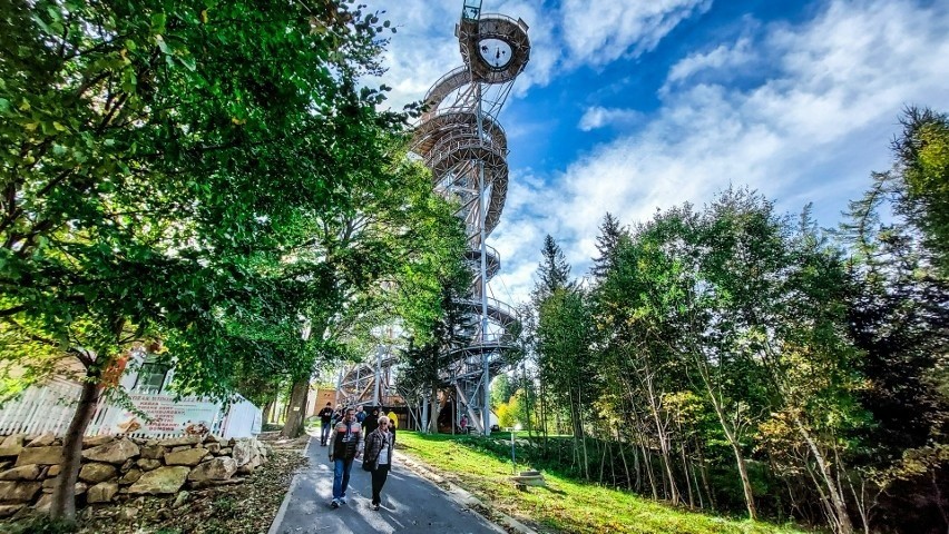Płatna wieża widokowa w Świeradowie jest największa w Polsce...