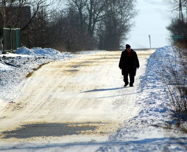 Tak w poniedziałek popołudniu wyglądały drogi gminne w powiecie opatowskim.