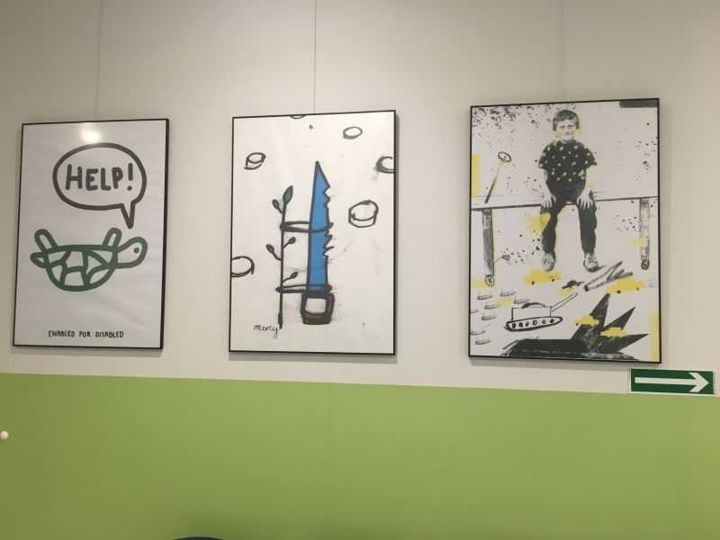 Plakaty studentow Akademii Sztuki w Szczecinie można zobaczyć na korytarzach przychodni WOMP-ZCLiP