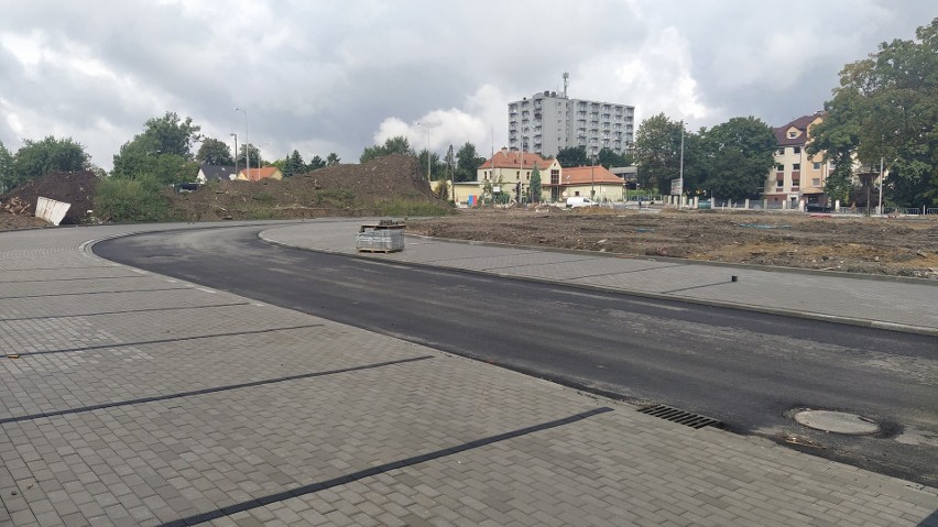 Opole Zachodnie. Prace przy budowie centrum przesiadkowego...