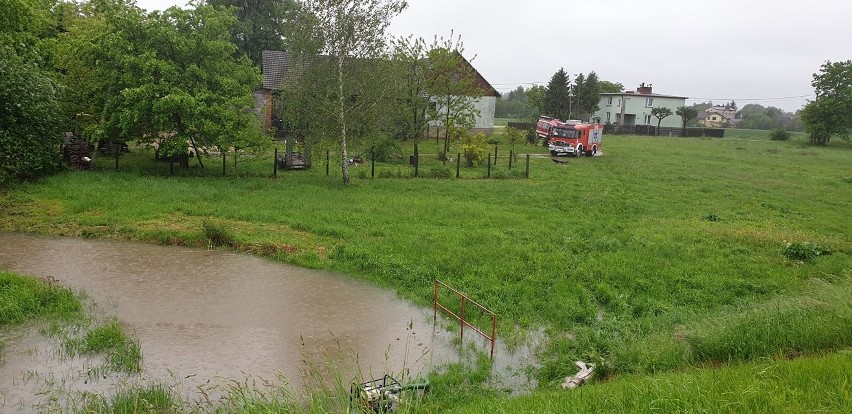 Druhowie OSP Jawiszowice od rana walcżą z żywiołem