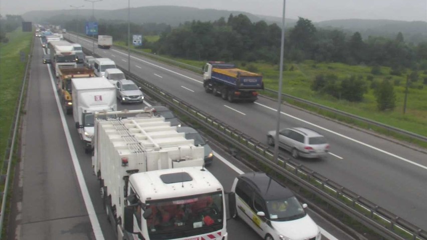 Tragiczny wypadek na autostradowej obwodnicy Krakowa. Nie żyje jedna osoba