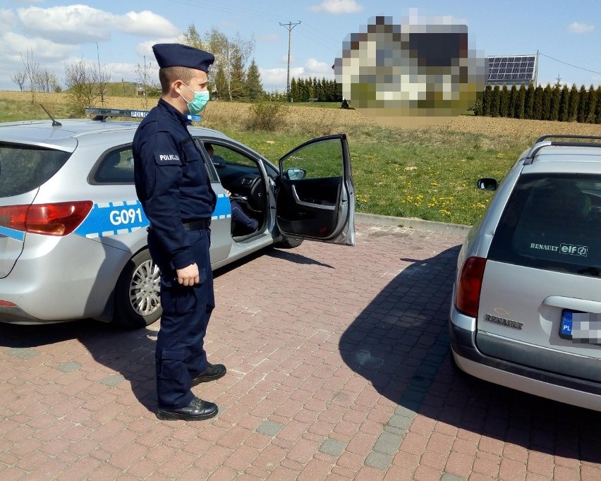Mieszkańcy powiatu krakowskiego łamią zasady kwarantanny. Policjanci sypią kary za gromadzenie się 