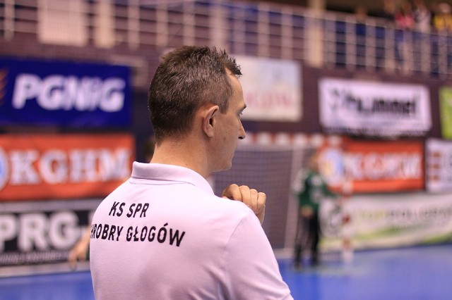 Krzysztof Przybyslki, szkoleniowiec SPR-u Chrobry Głogów wprowadził zespół do fazy play off. Niestety, końcówka sezonu okazała się mało efektowna.