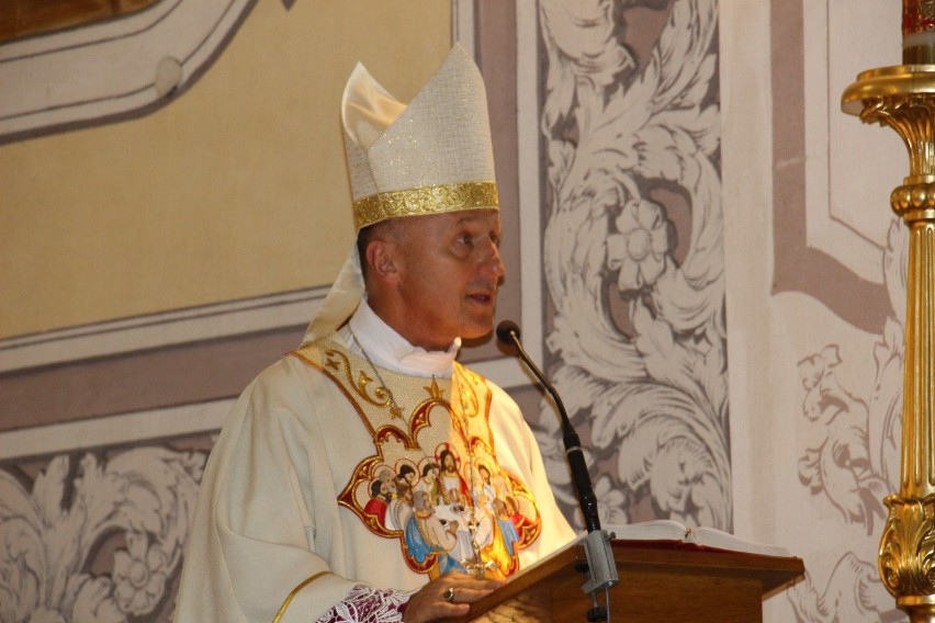 Ksiądz biskup Marek Solarczyk, ordynariusz diecezji...