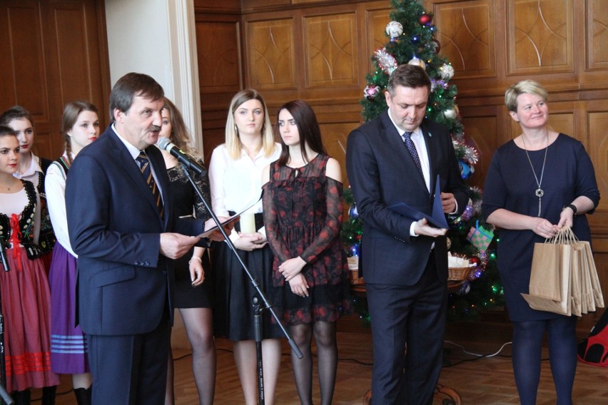 Prezydent Grzegorz Kiełb na spotkaniu opłatkowym: - Życzę sobie i wam wszystkim spokojnego roku