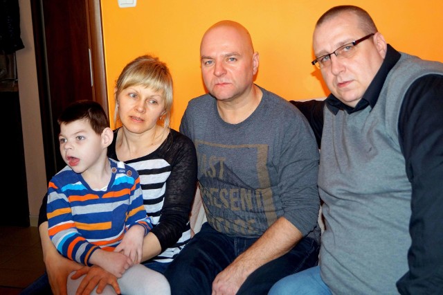 Igorek wraz z rodzicami i Łukaszem Zdrojewskim, organizatorem wtorkowej imprezy