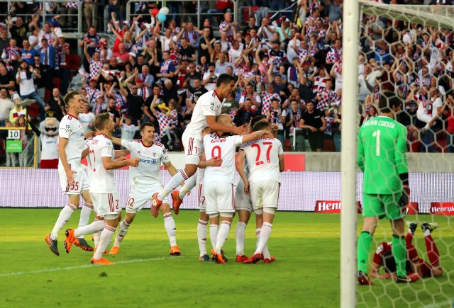 W ostatniej kolejce Lotto Ekstraklasy Górnik Zabrze wygrał z Wisłą Kraków 2:0 (1:0). Bramki strzelili Szymon Matuszek (32-głową), Igor Angulo (87) Górnik zagra w europejskich pucharach!