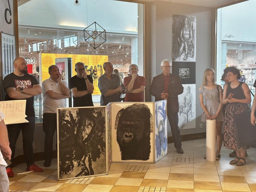 Doroczna wystawa prac studentów Wydziału Sztuki radomskiego uniwersytetu w Galerii Akademickiej w Galerii Słonecznej