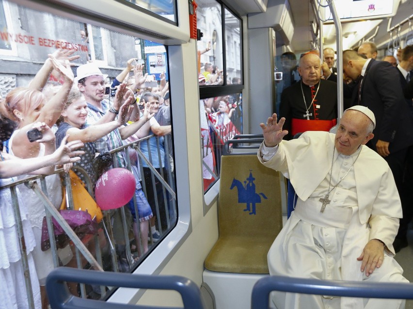 Dokładnie rok temu papież Franciszek na Błonia przyjechał tramwajem [ROK PO ŚDM]