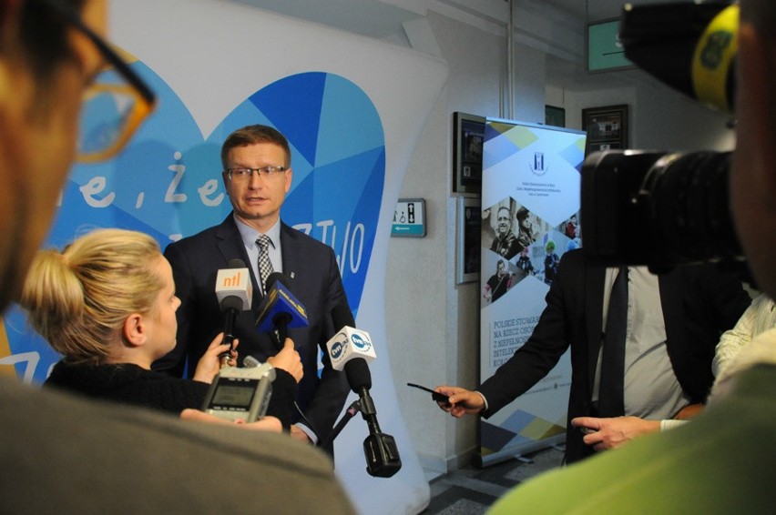 Prezydent Matyjaszczyk chce rozmawiać z premier Szydło o...