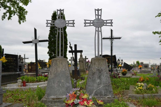 Nagrobek powstańców styczniowych na zaleszańskim cmentarzu.