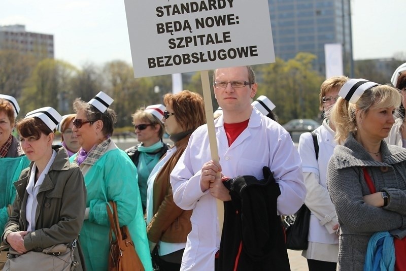 Protest i strajk pielęgniarek w Katowicach pod Spodkiem 22...