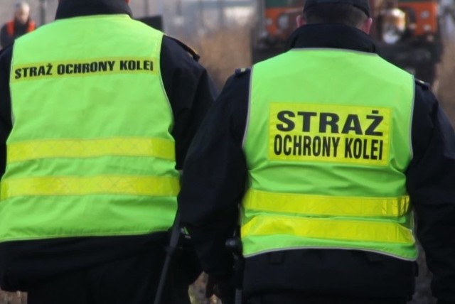 Nastolatków zauważył pracownik PKP, który wezwał Straż Ochrony Kolei.