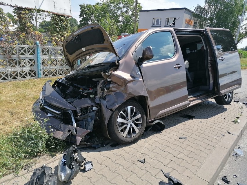 Wypadek trzech samochodów na drodze Wrocław - Kłodzko