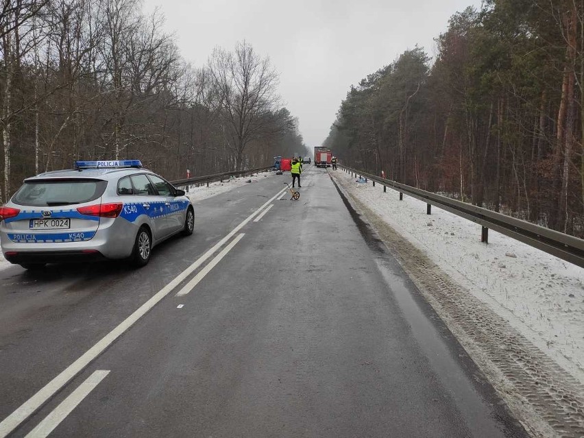 Śmiertelny wypadek w Przyłęku w powiecie kolbuszowskim z udziałem ciężarówki i osobówki. Zginęła kobieta! [ZDJĘCIA]