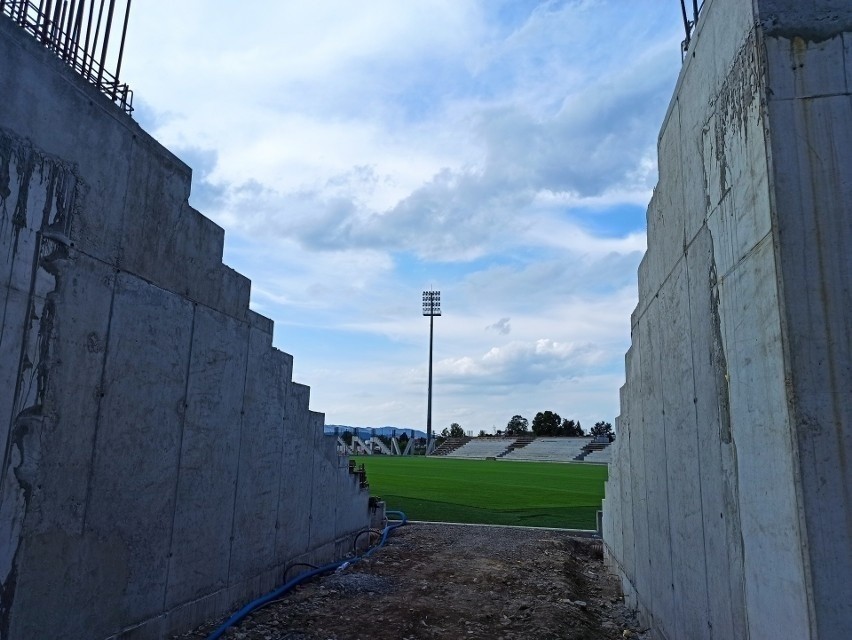 Nowy Sącz. Czy prace na stadionie Sandecji są prowadzone bez pozwolenia? Nadzór budowlany bada sprawę