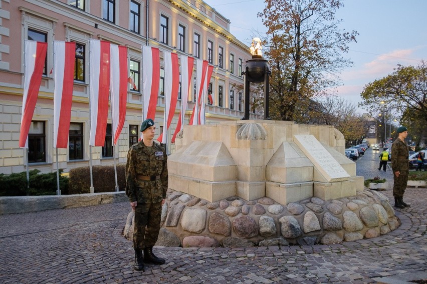 Tarnów. Apel pod Grobem Nieznanego Żołnierza [ZDJĘCIA]