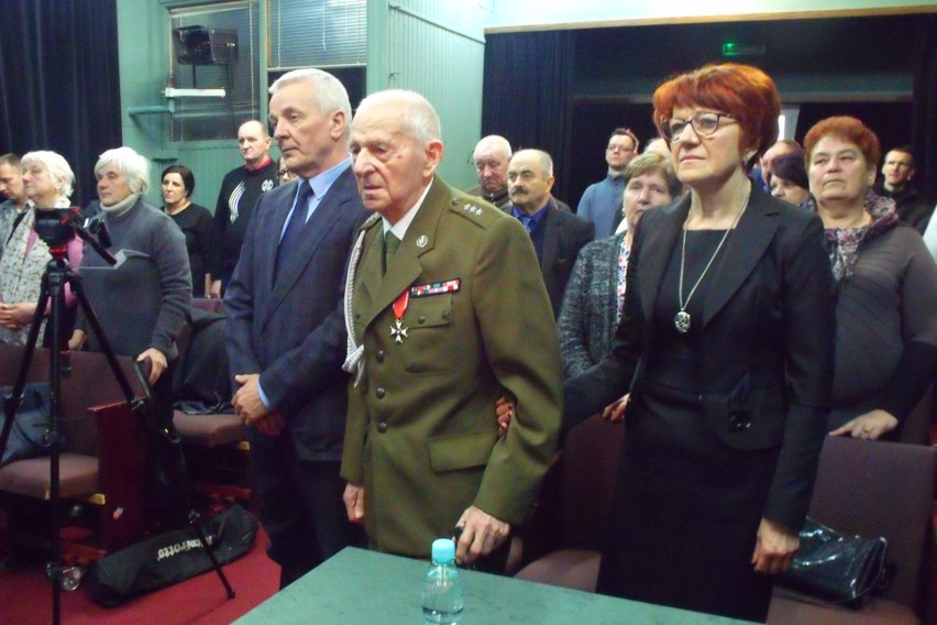 Sesja w Ożarowie. Uhonorowali Zbigniewa Blinowskiego, żołnierza Narodowych Sił Zbrojnych