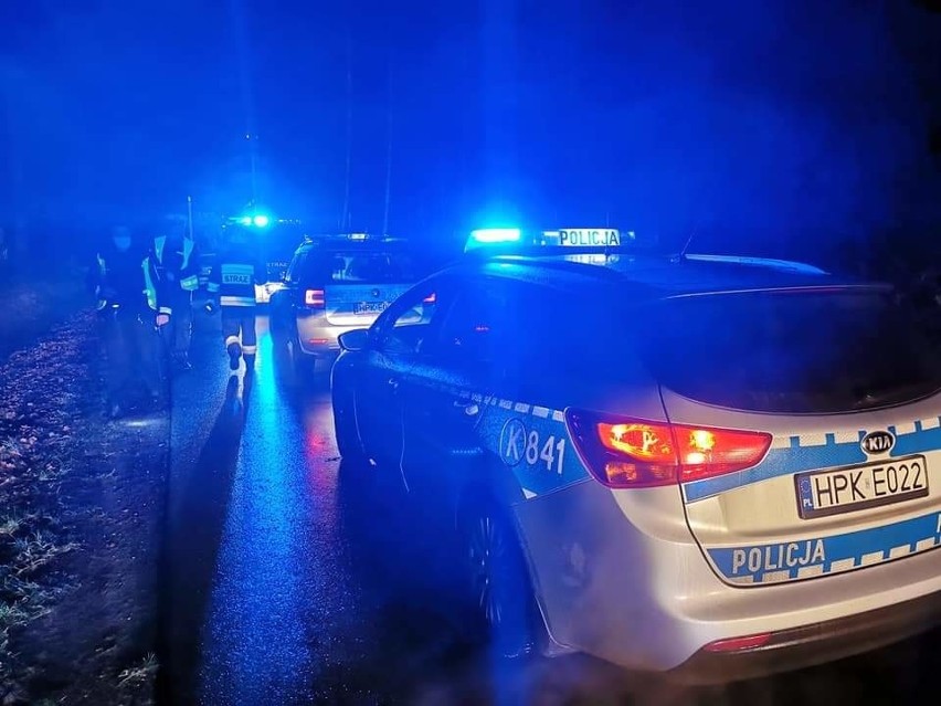 Wypadek w Cieplicach w powiecie przeworskim. Osobówka uderzyła w przyczepę ciężarówki. Jedna osoba ranna [ZDJĘCIA]