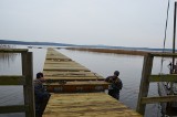 Budują pomost na jeziorze Łętowskim. Ma 120 metrów! [ZDJĘCIA] 