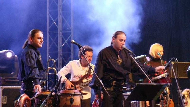 Muzyczną gwiazdą akcji "Kolędowanie dla bliźniego&#8221; w Tarnobrzegu będzie występ zespołu Golec uOrkiestra.