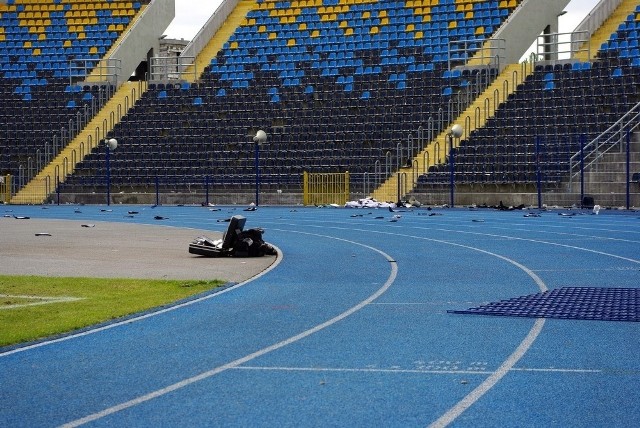 Zniszczenia na stadionie Zawiszy po finale Pucharu Polski